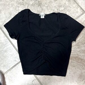 Bozzolo Ruched cropped SS v neck tee. Black Size S